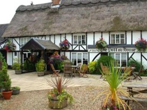 The Willow House Watton Bagian luar foto