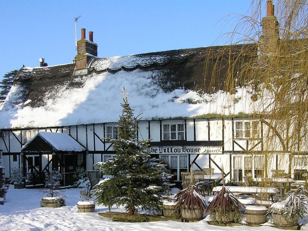 The Willow House Watton Bagian luar foto